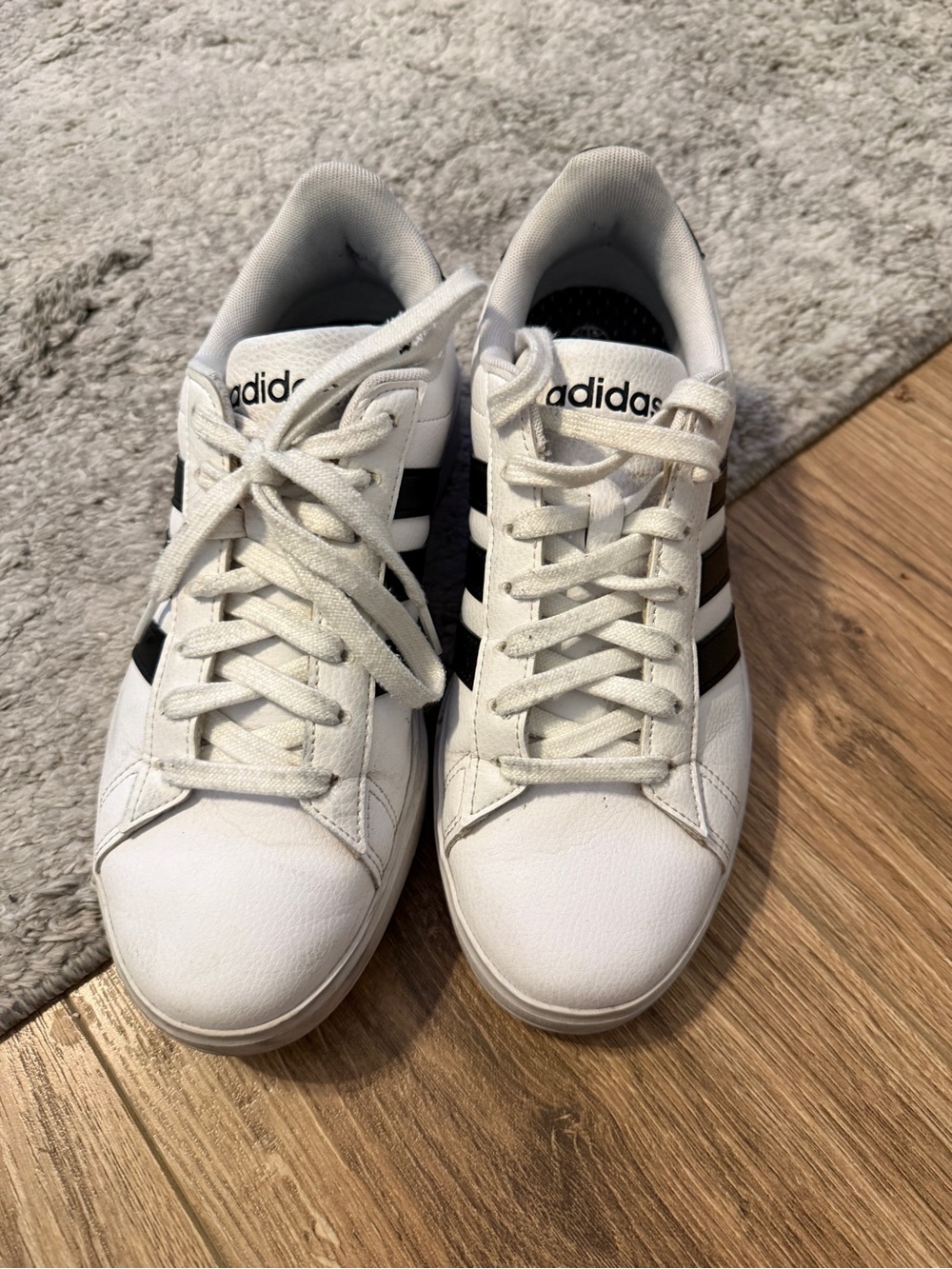 Adidas grand court shoe - 8.5